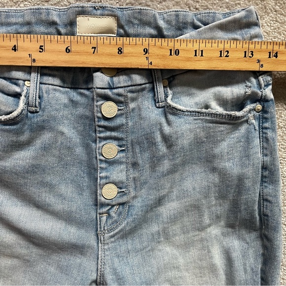 MOTHER WOMEN'S THE PIXIE ANKLE FRAY JEAN in Action Shot Size 28 - Picture 8 of 11